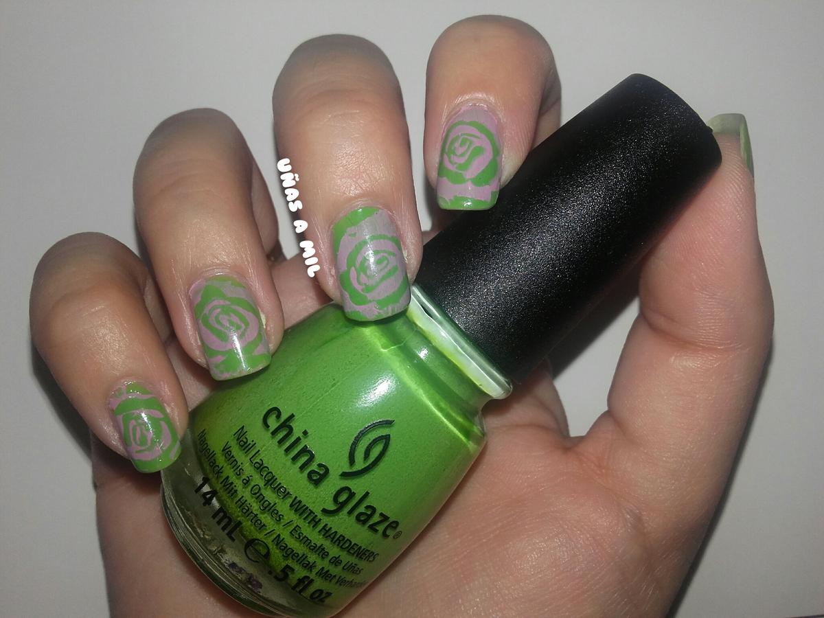 unas_a_mil_blog_nail_art_diseno_decoracion_unas_color_ano_2017_pantone_verde_greenery_esmalte_pintaunas_marca_china_glaze-3