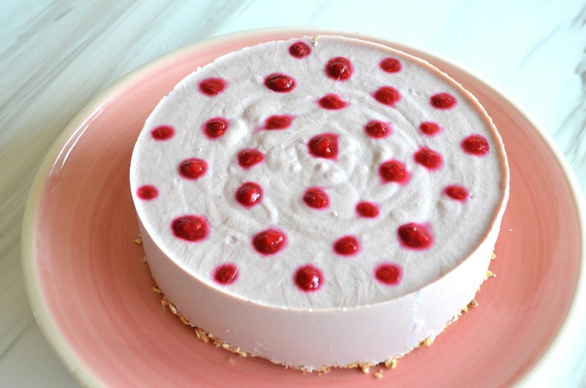 tarta mousse de fresa vegana y sin horno