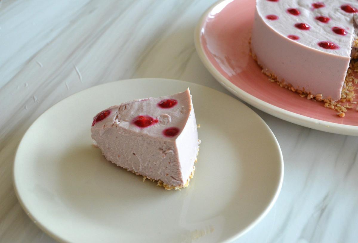 tarta mousse de fresa vegana y sin horno