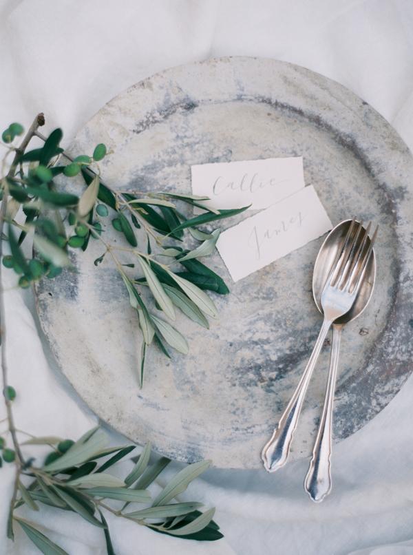elegant-organic-table-decor-wedding