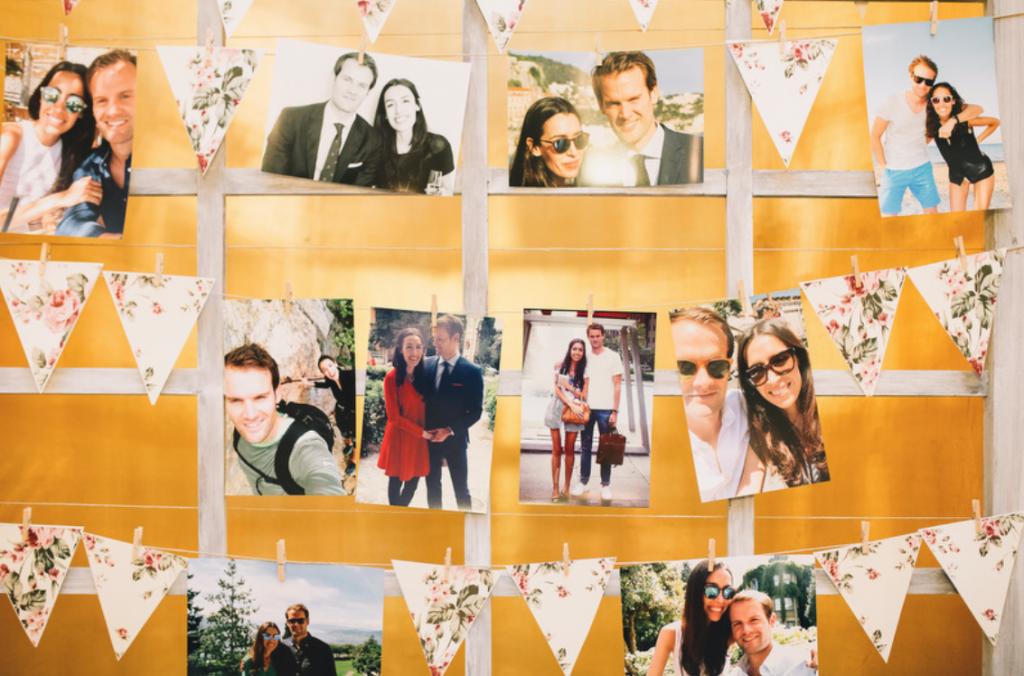 Boda urbana y elegante en el hotel Ritz de Madrid by Tu Día Perfecto Wedding Planner. Mesa de firmas, collage fotos de los novios