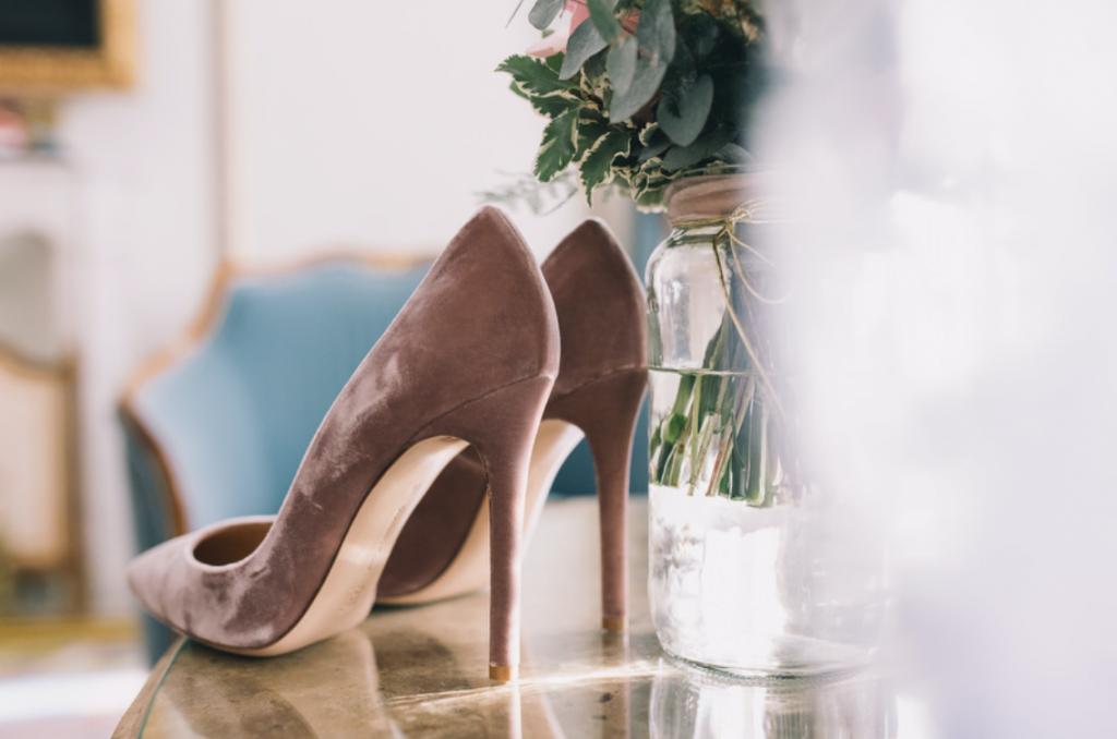 Boda urbana y elegante en el hotel Ritz de Madrid by Tu Día Perfecto Wedding Planner. Zapatos Gianvitto Rossi