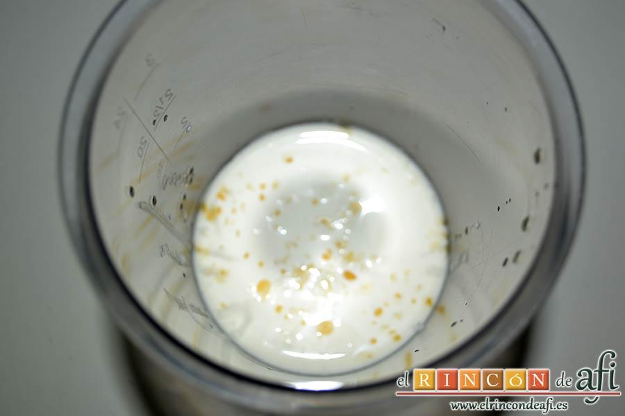 Macaroons de Lorraine Pascale, hacer relleno con nata montada (crema de leche), azúcar glass y extracto de vainilla