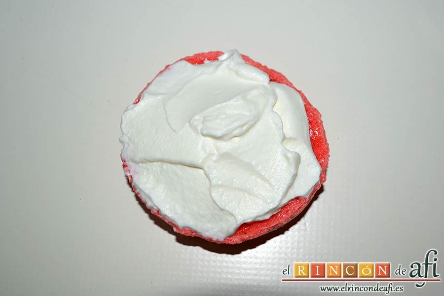 Macaroons de Lorraine Pascale, ir rellenando los sandwiches de pasta de almendras