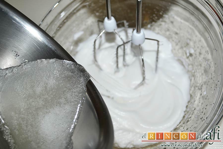 Macaroons de Lorraine Pascale, añadir el almíbar poco a poco