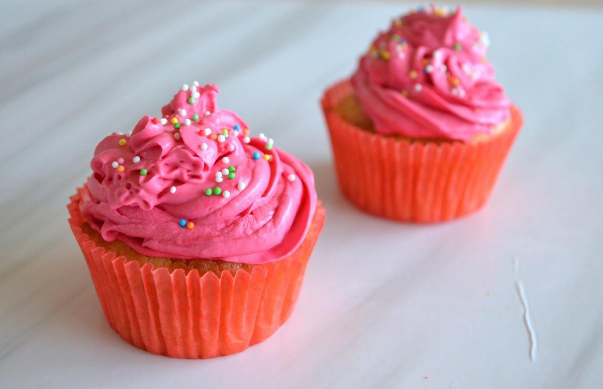 cupcakes de chocolate blanco veganos