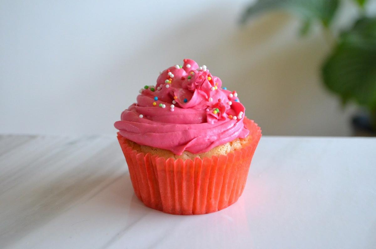cupcakes de chocolate blanco veganos