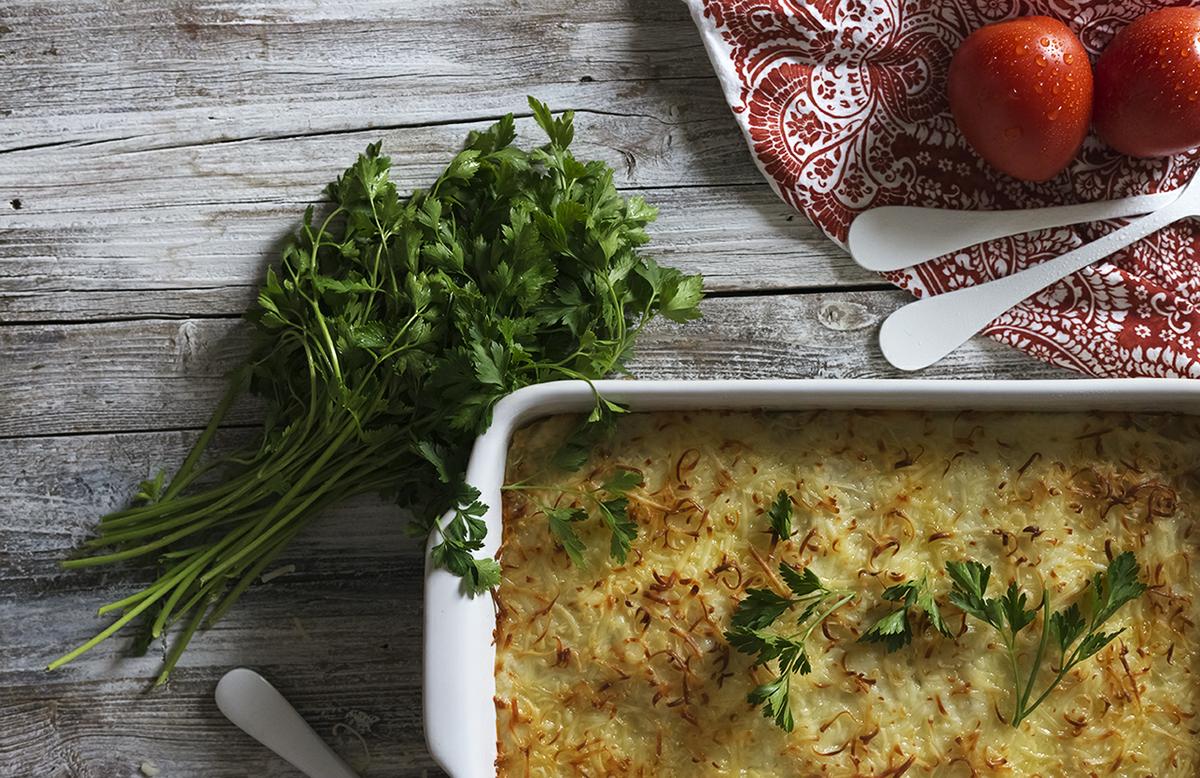 perejil, tomate y queso