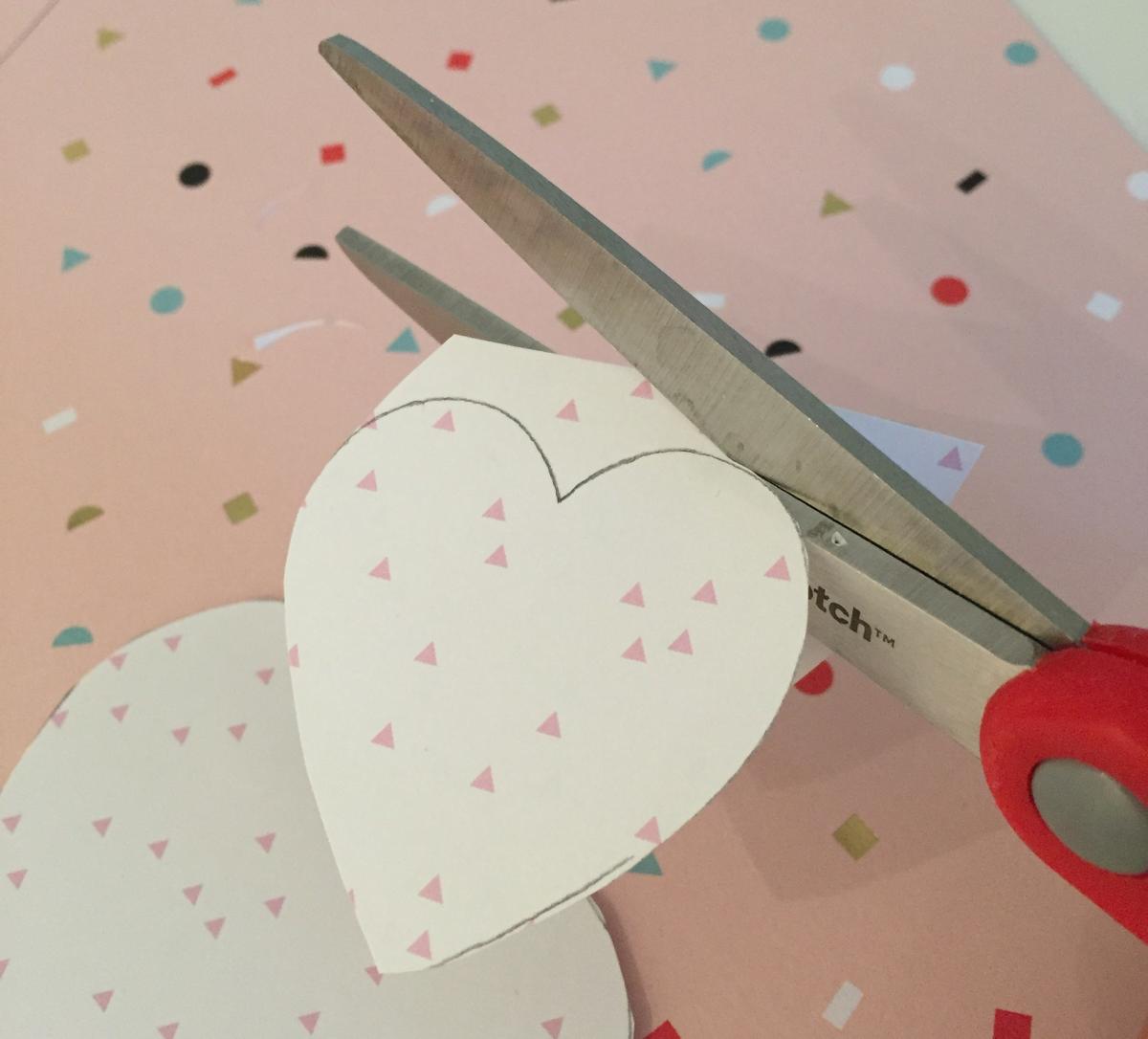 03-diy_san_valentin_reciclaje_dulce_recortar_corazones