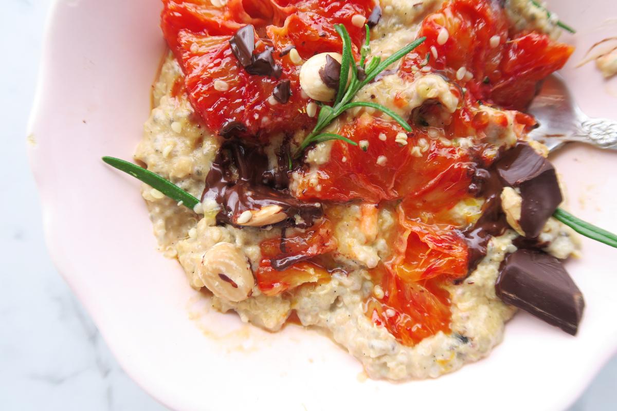 Porridge de quinoa y vainilla con naranjas sanguinas al romero