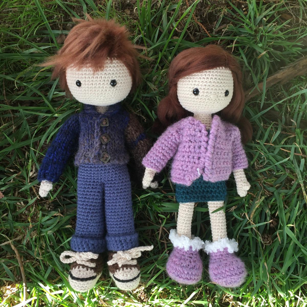 Amigurumi san valentin acostados