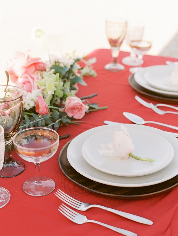 mesa san valentin rojo