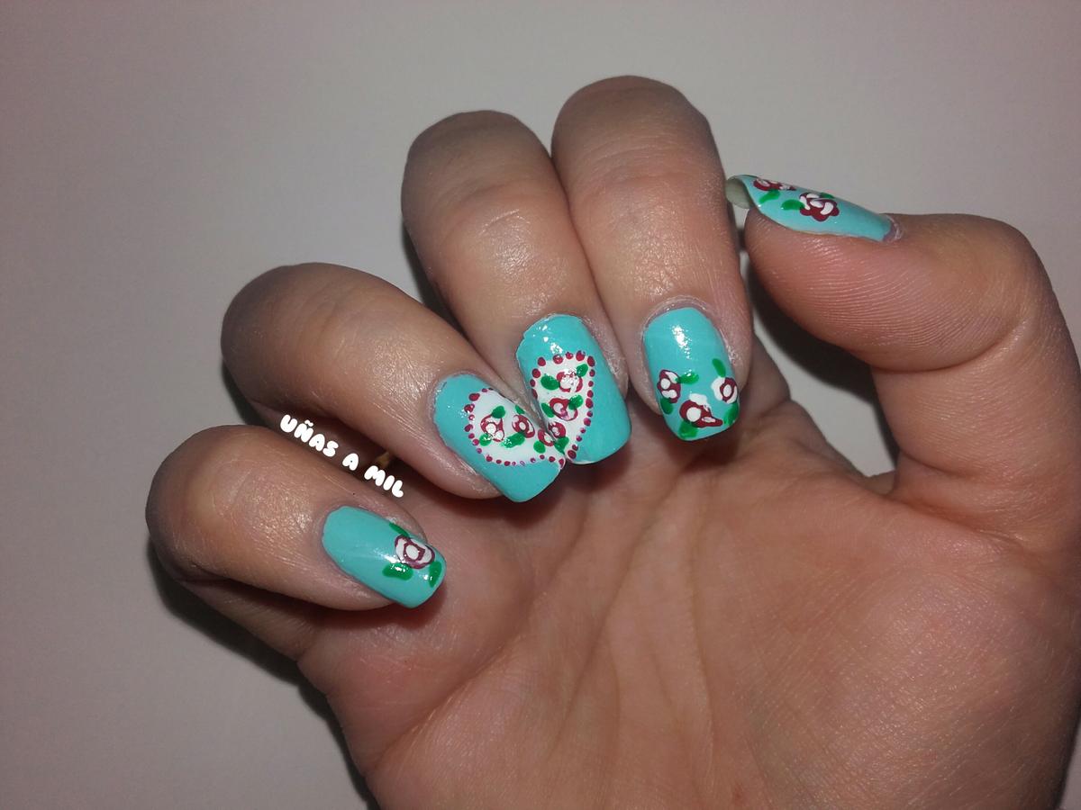 unas_a_mil_blog_nail_art_diseno_decoracion_unas_azul_flores_vintage_corazon_san_valentin_esmaltes_essence-1