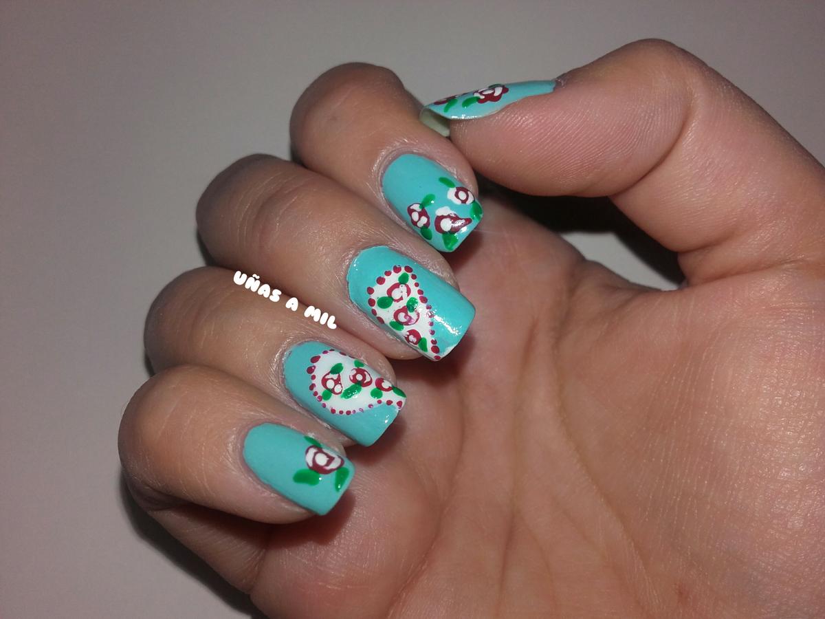 unas_a_mil_blog_nail_art_diseno_decoracion_unas_azul_flores_vintage_corazon_san_valentin_esmaltes_essence-2