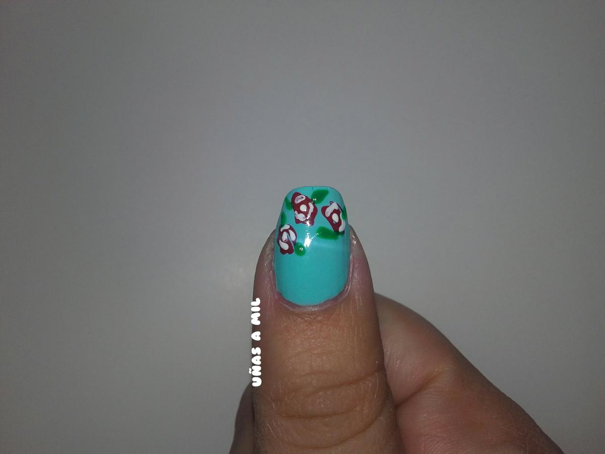 unas_a_mil_blog_nail_art_diseno_decoracion_unas_azul_flores_vintage_corazon_san_valentin_esmaltes_essence-3