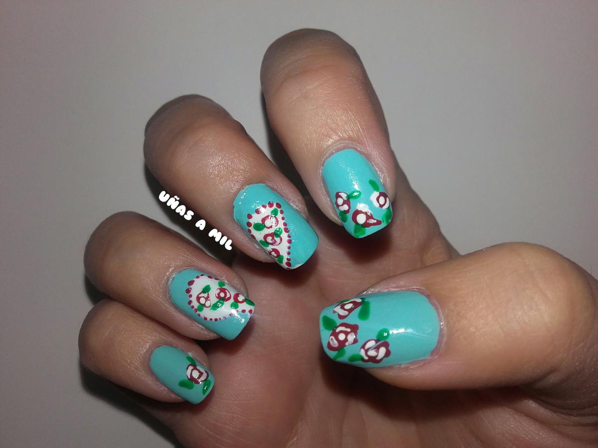 unas_a_mil_blog_nail_art_diseno_decoracion_unas_azul_flores_vintage_corazon_san_valentin_esmaltes_essence-4
