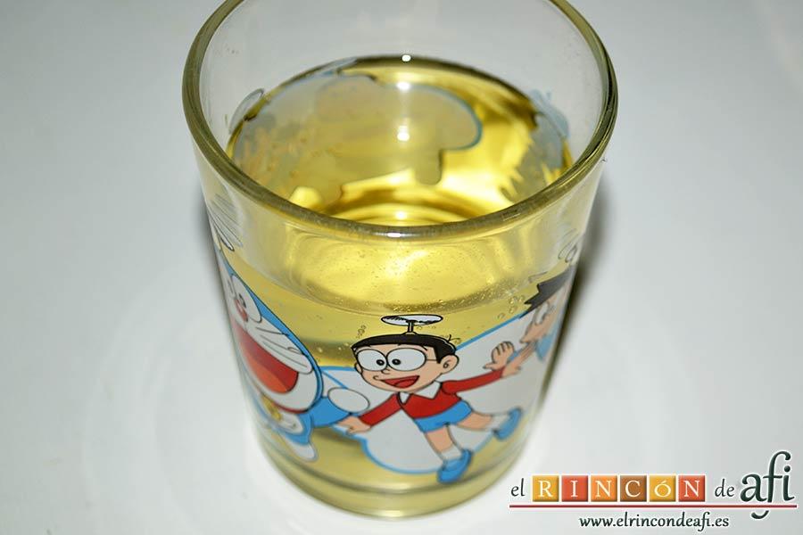 Calamares encebollados, preparar el vaso de vino blanco