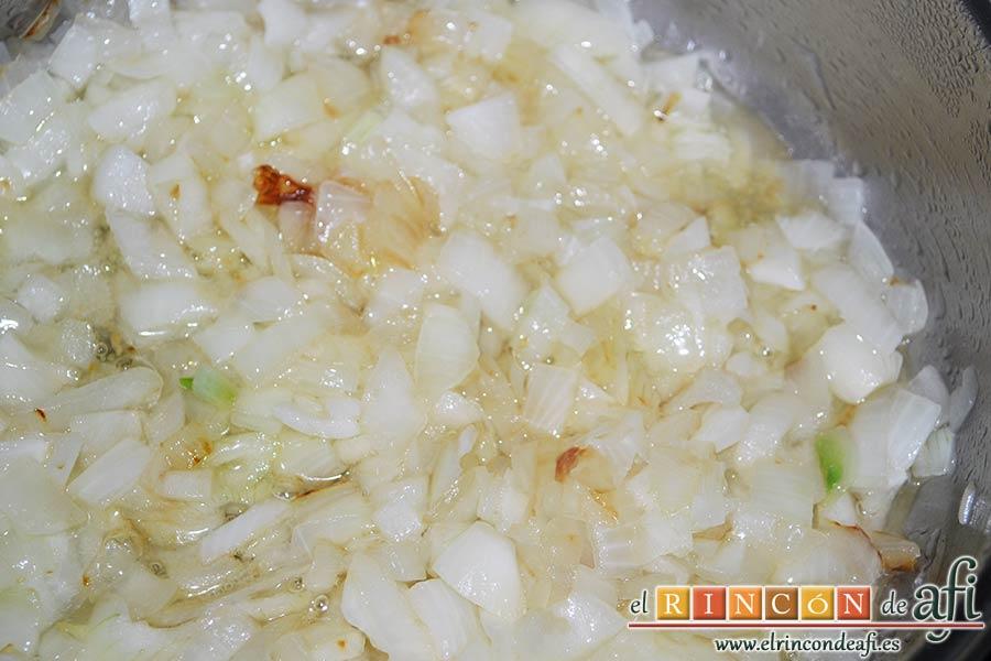 Calamares encebollados, cuando las cebollas cojan color, añadir los calamares