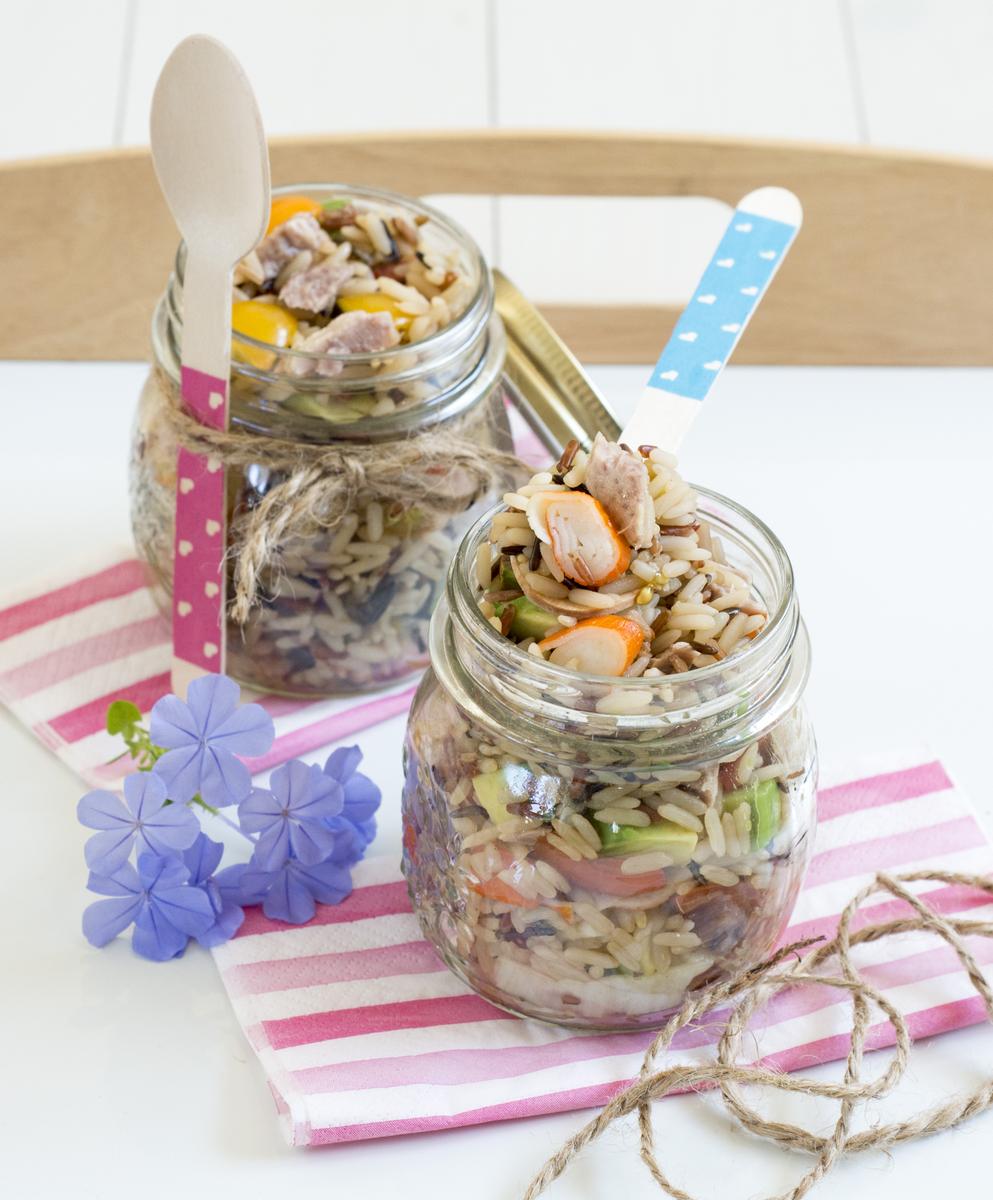 ensalada_de_arroz_con_aguacate_surimi_atun_y_soja