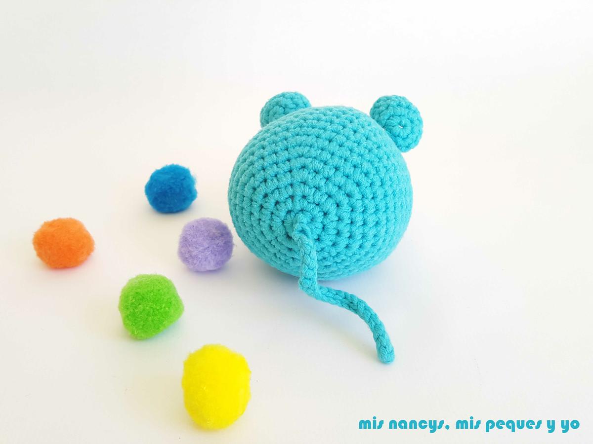 mis nancys, mis peques y yo, ratón amigurumi azul parte trasera