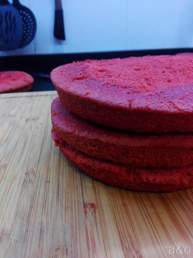 Intentaremos que las capas de bizcocho sean lo más uniformes posibles.