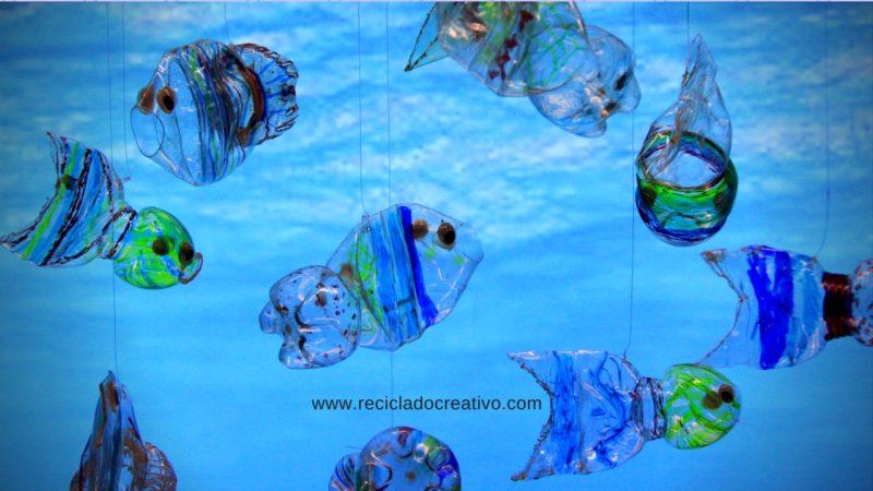 Móvil con peces. Hecho con botellas de plástico