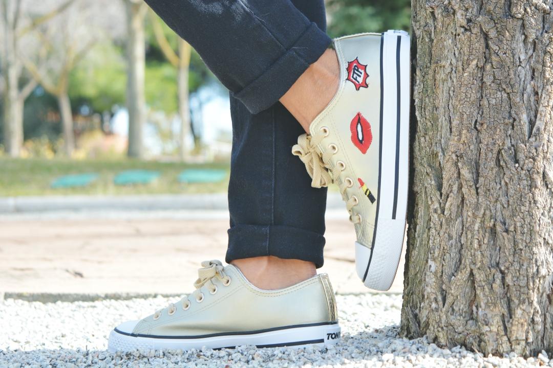 look-total-black-y-deportivas-12