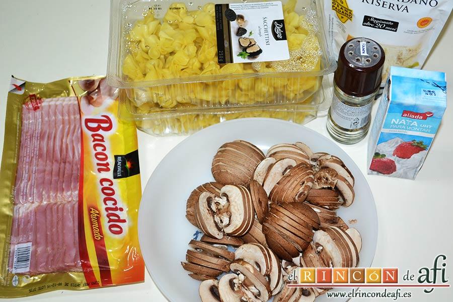 Pasta cremosa con panceta, champiñones y parmesano de Lorraine Pascale, preparar todos los ingredientes
