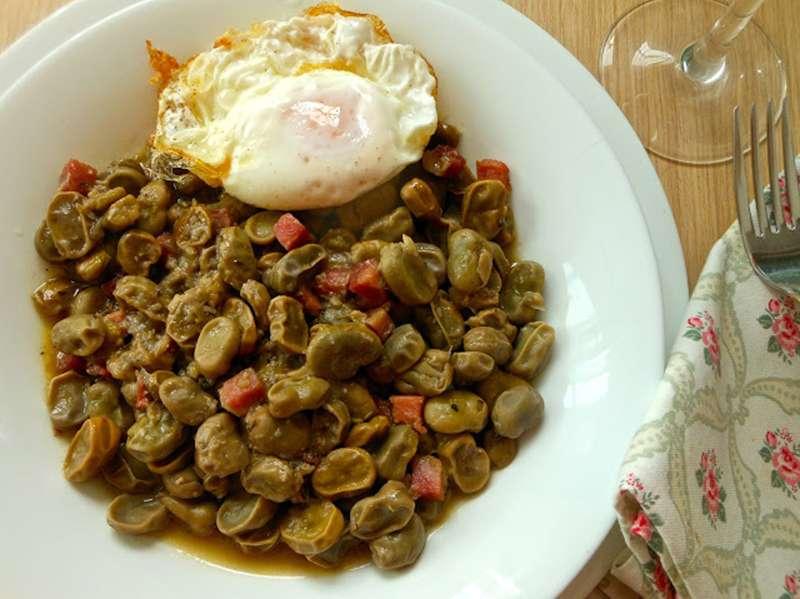 ##Habas con jamón y huevos fritos