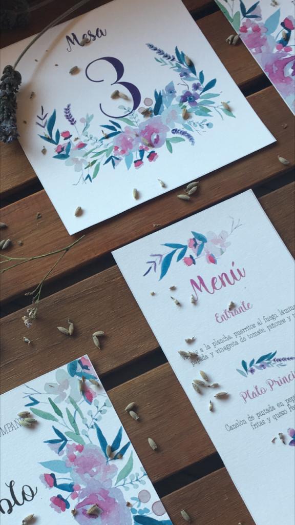 En el jardín by Tu Día Perfecto Wedding Planner: invitaciones de boda románticas, invitaciones de boda provenzales: lavandas, rosas y flores silvestres. Romantic wedding stationery, lavender, rosas and wild flowers.