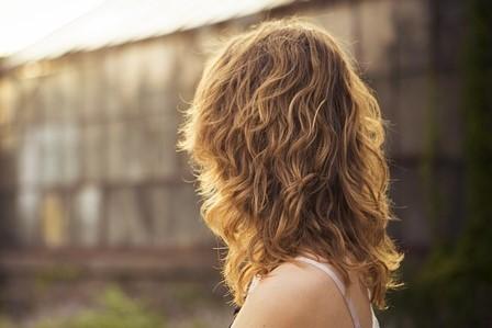 Corte Shag o Shaggy melena a capas rubia con mechas