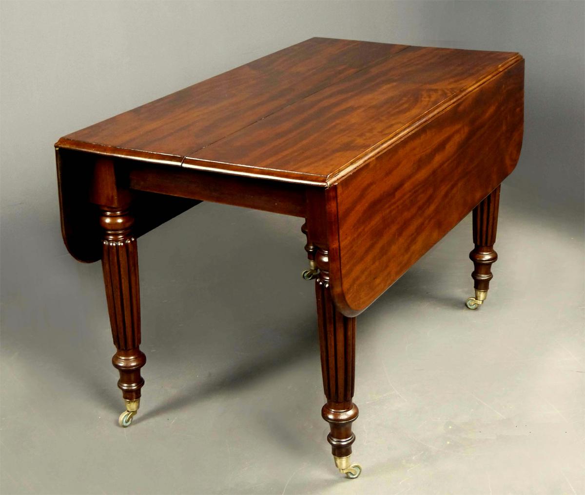 mesa antigua de madera