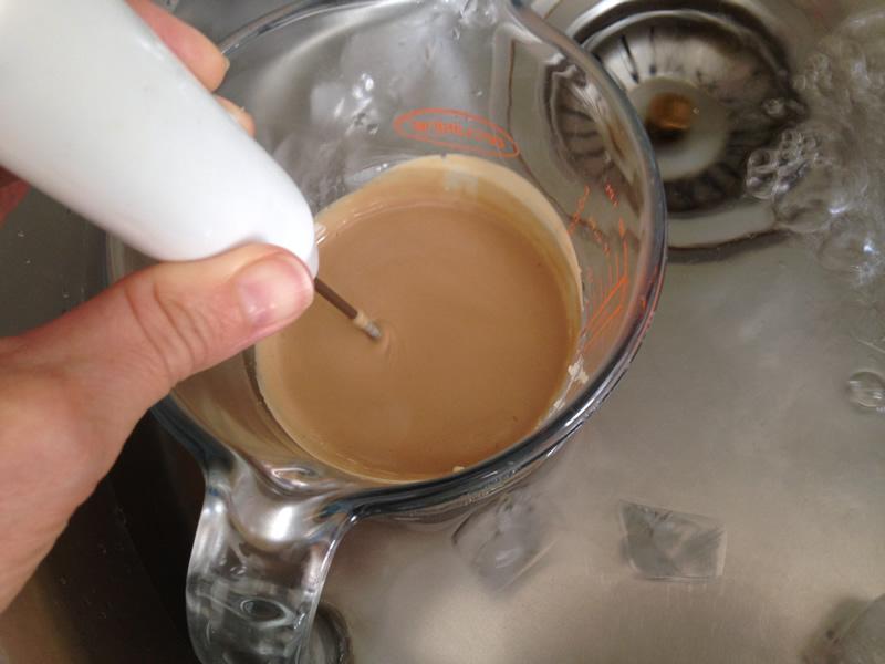 batir en agua fria para agilizar el proceso
