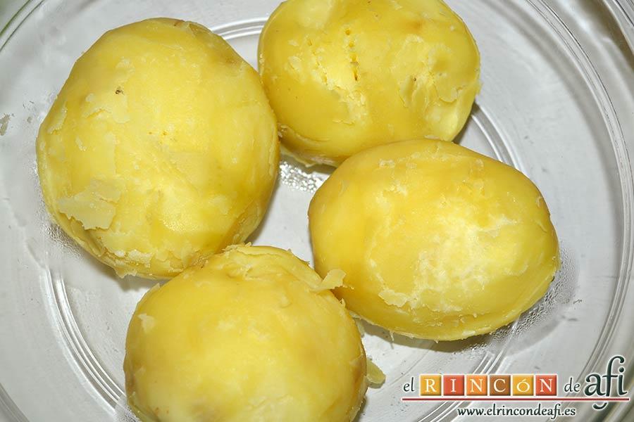 Pastelillo de Elvira, pelar las papas