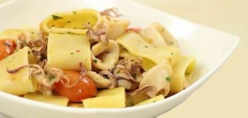 Calamarata – Pasta con calamares (Cocina napolitana - Italia)