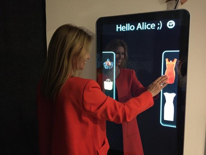 Bismart presenta un espejo mágico que se convierte en personal shopper