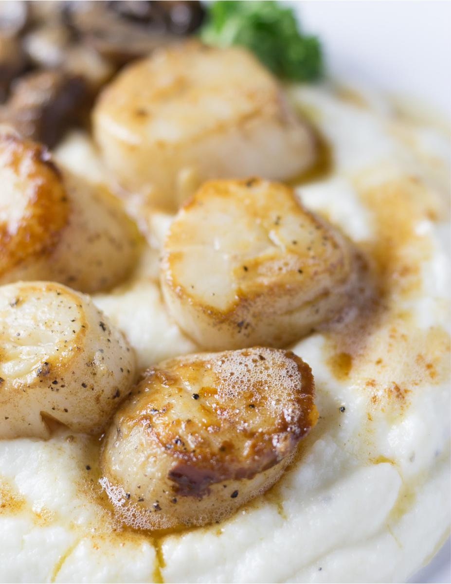 Receta de Vieiras (scallops) a la plancha y majado de coliflor con mantequilla marrón.