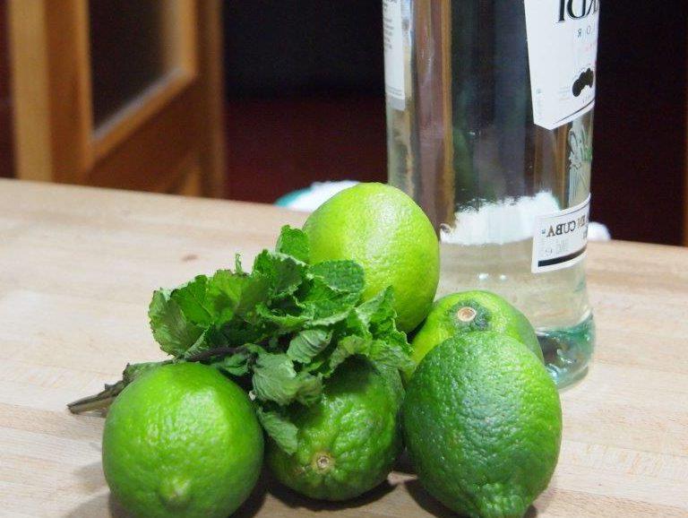 lima, hierbabuena y ron para mojitos