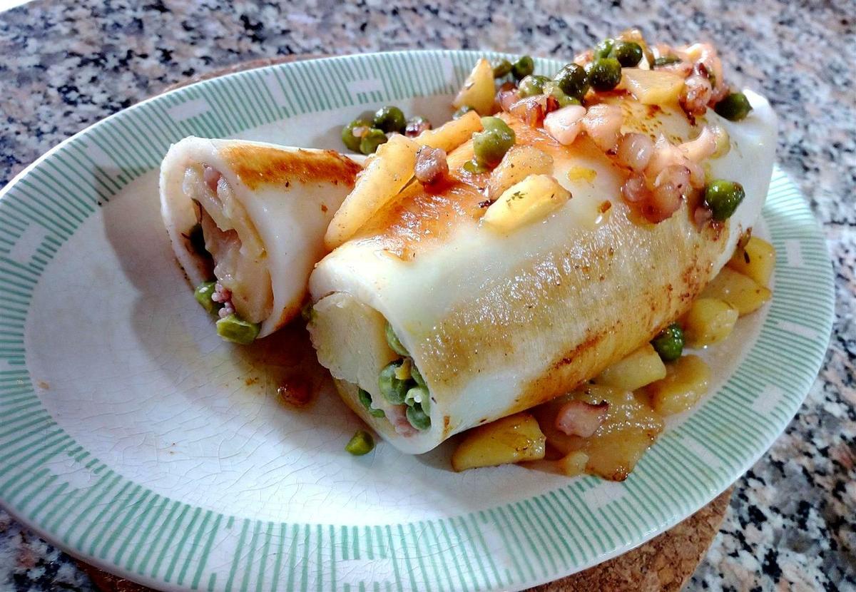 Calamares rellenos de patata - Calamari ripieni di patate e piselli - Stuffed squid with potato and peas