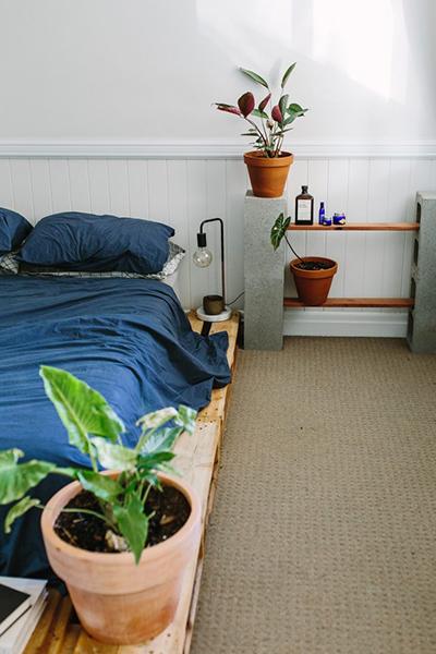 03-DIY-Pallet-Bed
