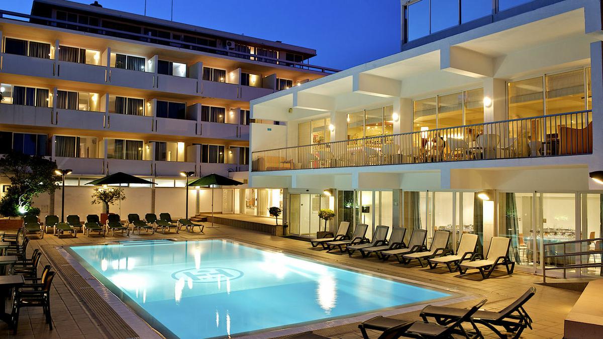 hotel-londres-gallerypool-night