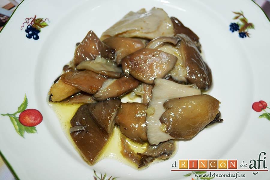 Setas de cardo salteadas con ajo, sugerencia de presentación