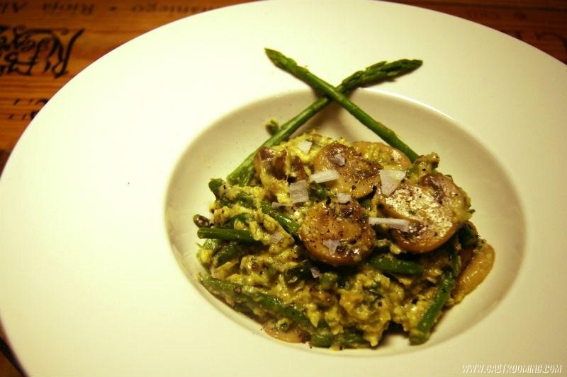 revuelto de trigueros y champiñones