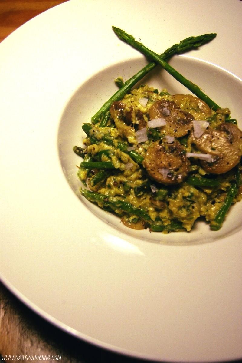 revuelto de trigueros y champiñones