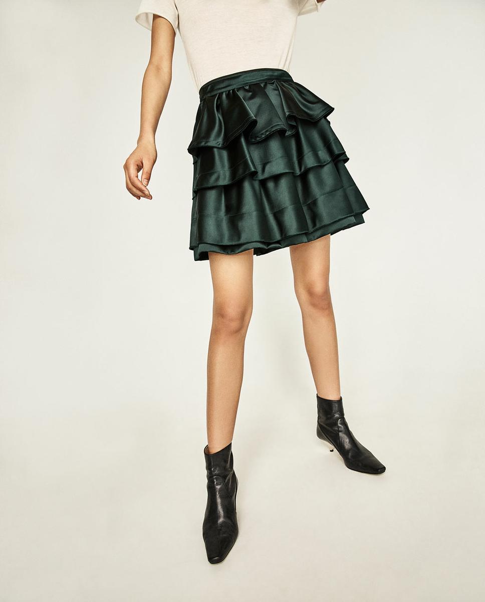 falda corta con volantes