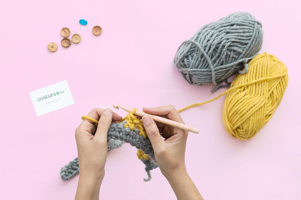 kit para cojín de ganchillo de Costurea, visto en "I am a Mess Blog"