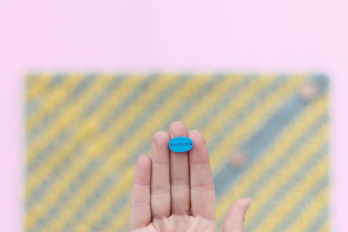 kit de cojín de ganchillo de Costurea, visto en "I am a Mess Blog"