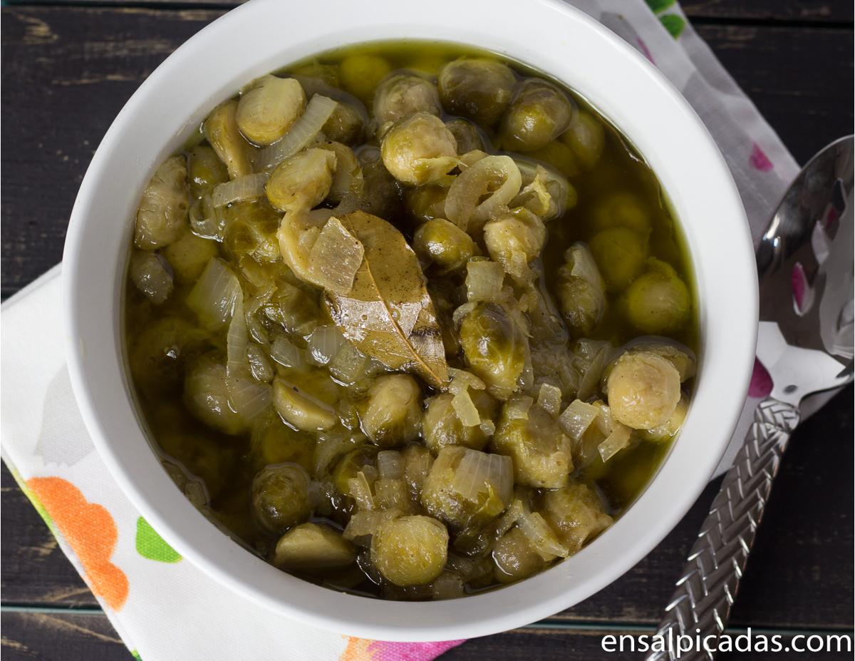 Receta de coles de bruselas en escabeche criollo.