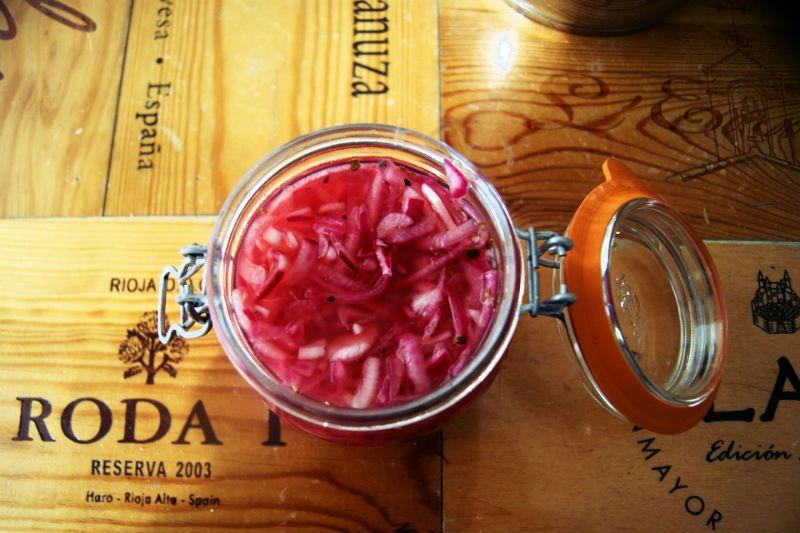 cebolla roja encurtida