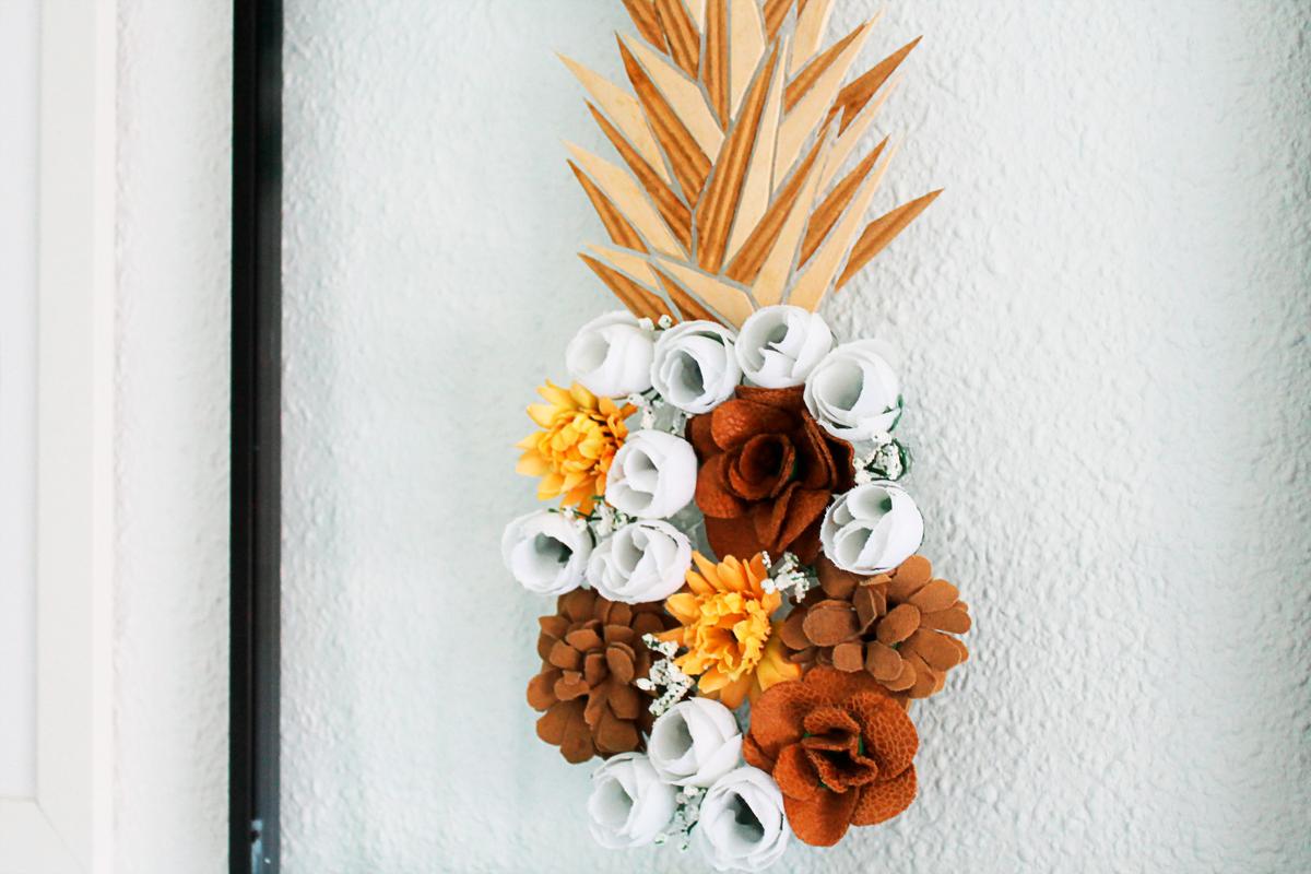 idea manualidad para decorar cuadro flores piña verano.jpg